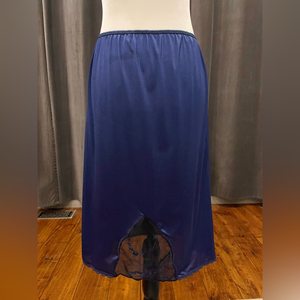 Vintage Blue Swan nylon half slip